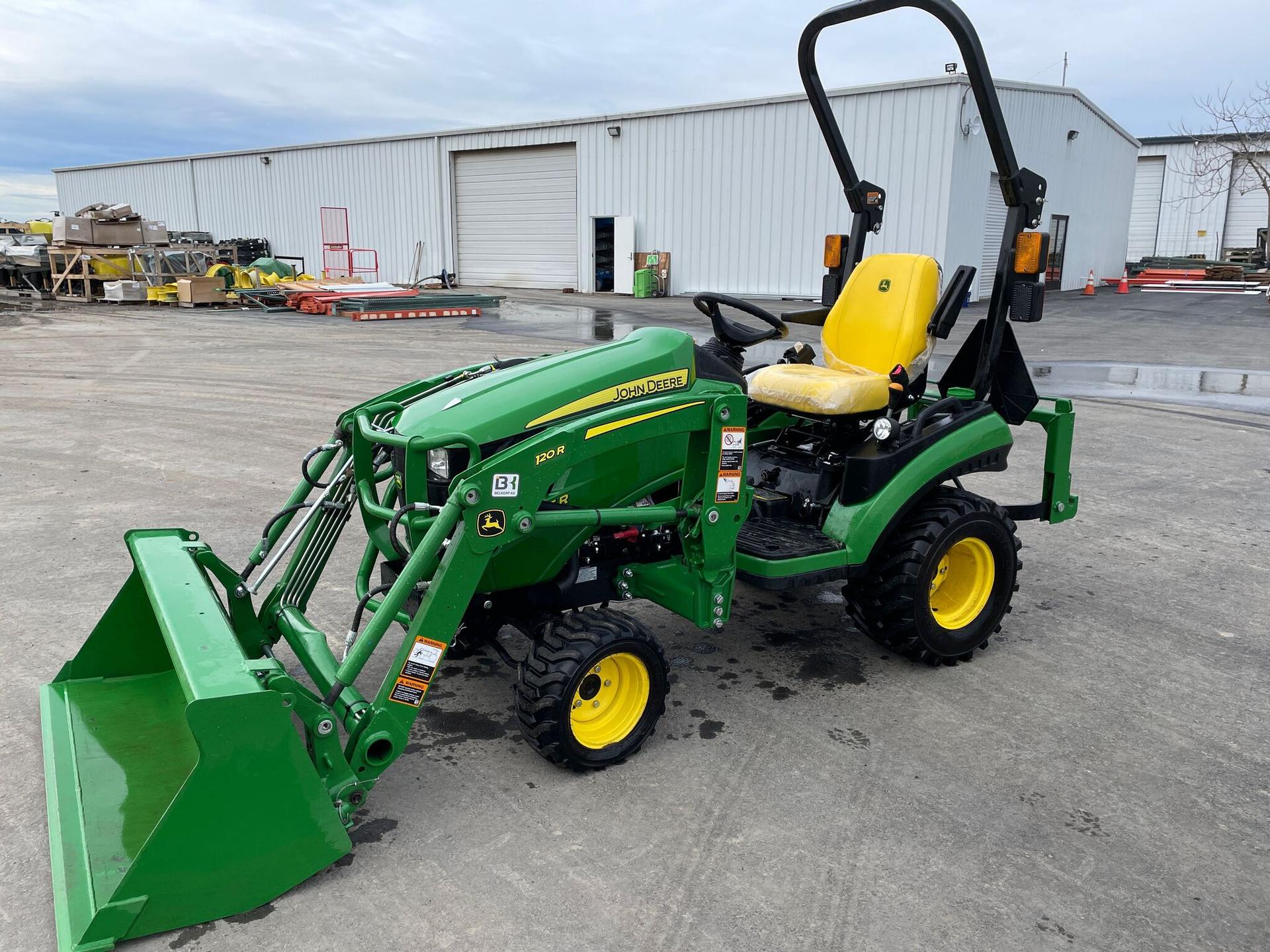 2022 John Deere 1025R Image