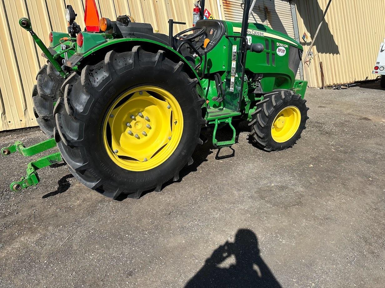 2017 John Deere 5090GN Image