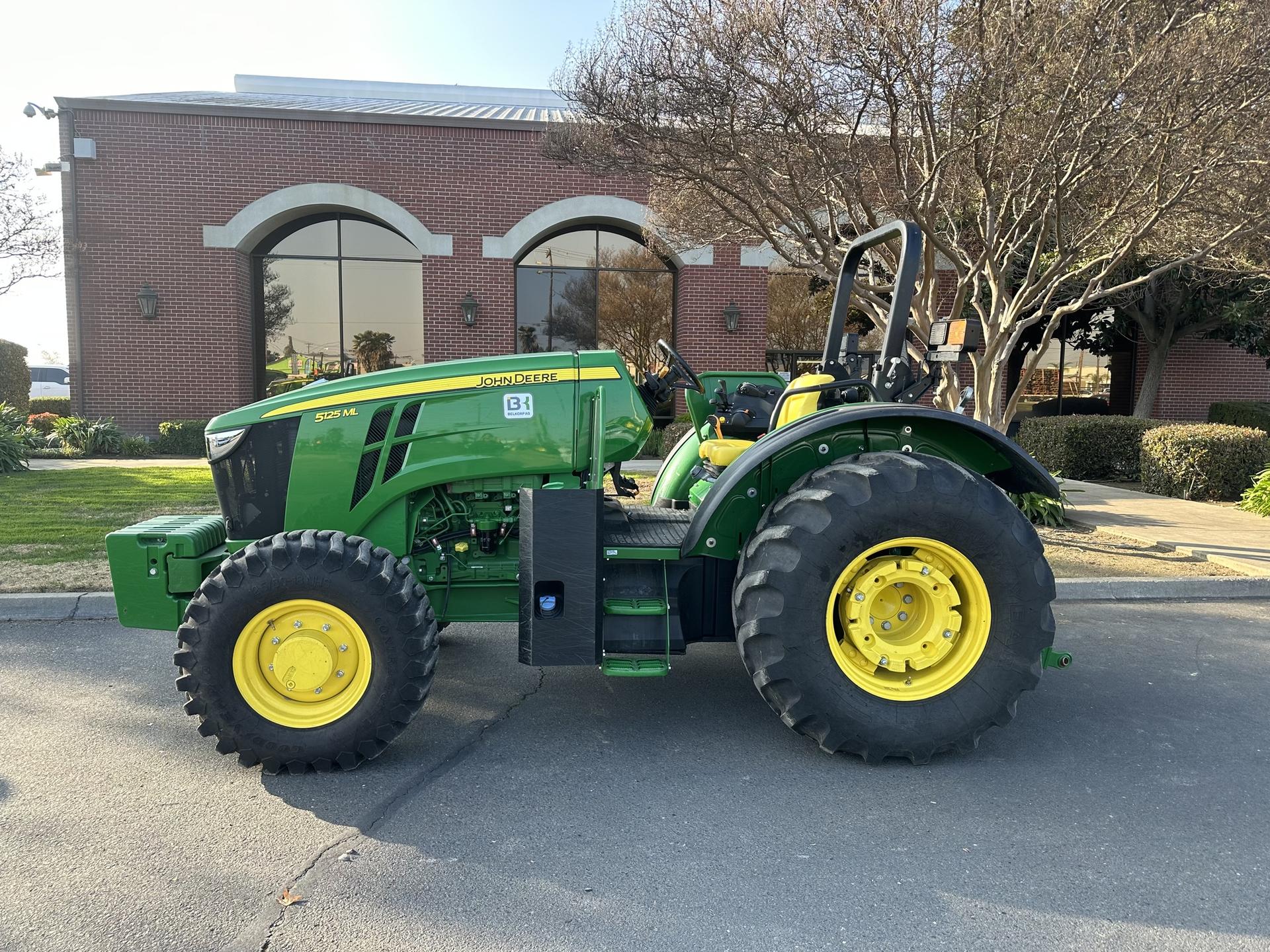 2021 John Deere 5125ML Image